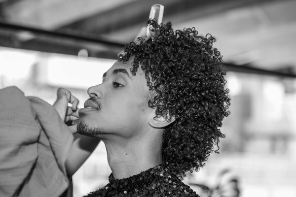 Mastering spring fashion: how to effortlessly style your denim jacket in the uk